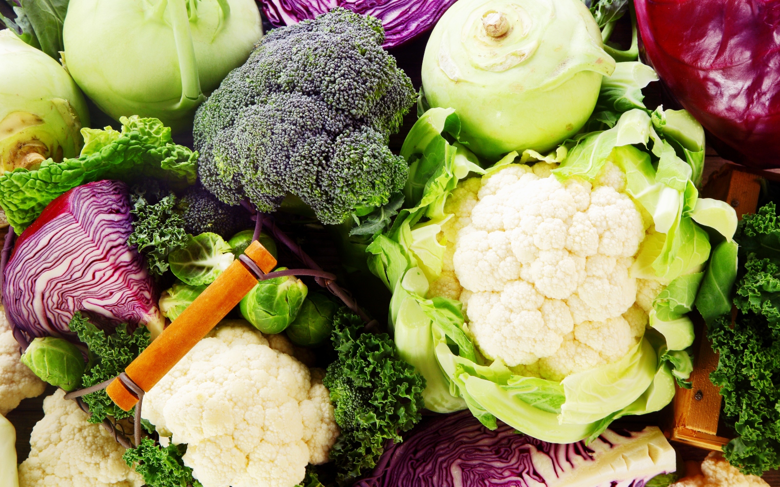 A pile of cruciferous vegetables like broccoli, cauliflower, and more.